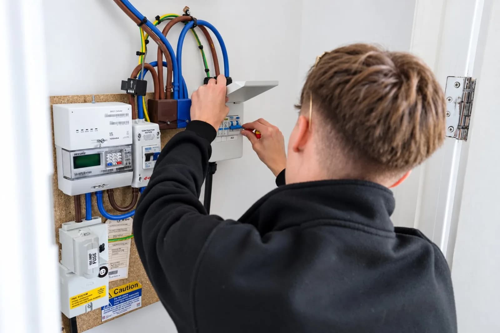 Testing circuits at a consumer unit during an inspection